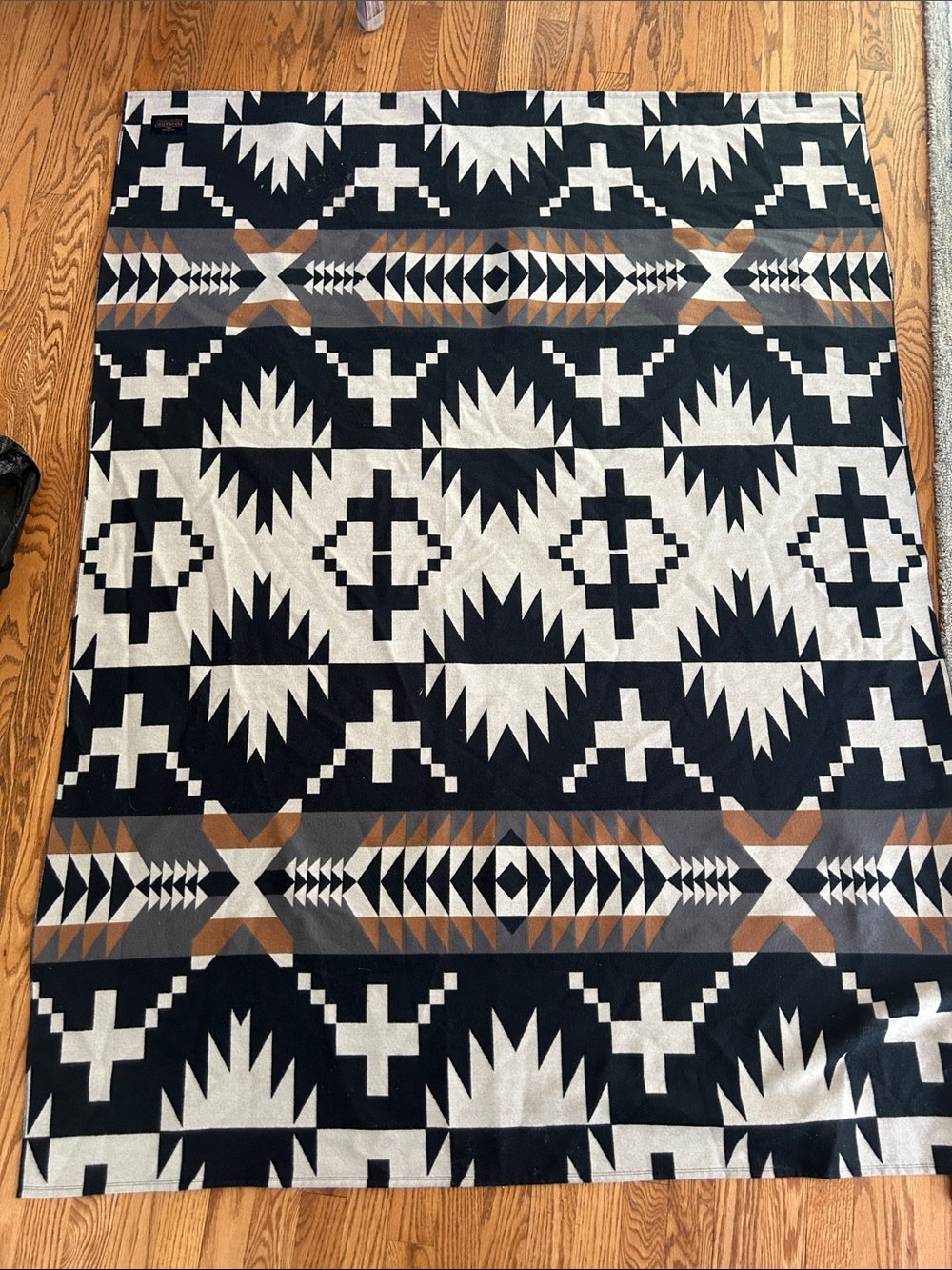 Pendleton Black & Cream Geometric Wool Throw - Picture 2 of 5